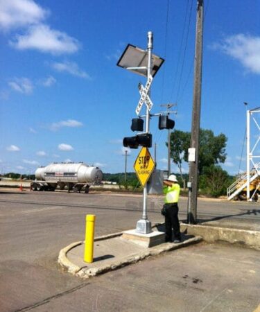 Horizon-Milling-solar-railroad-crossing-system-448x600